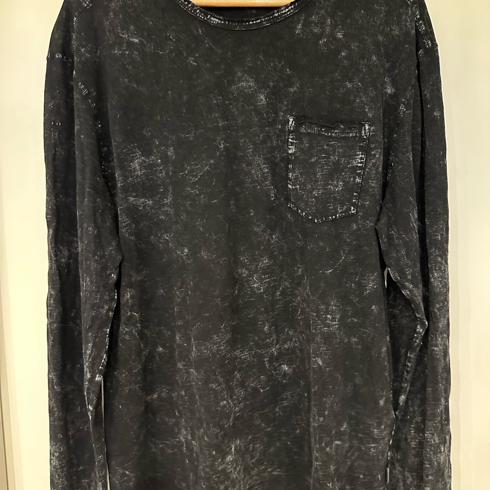 John Varvatos Men’s Sid Long Sleeve Marbled Tee